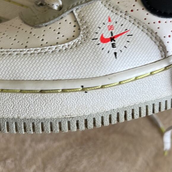 Air Force 1 youth size 4.5 LV8 GS “swoosh compass” - Picture 10 of 10